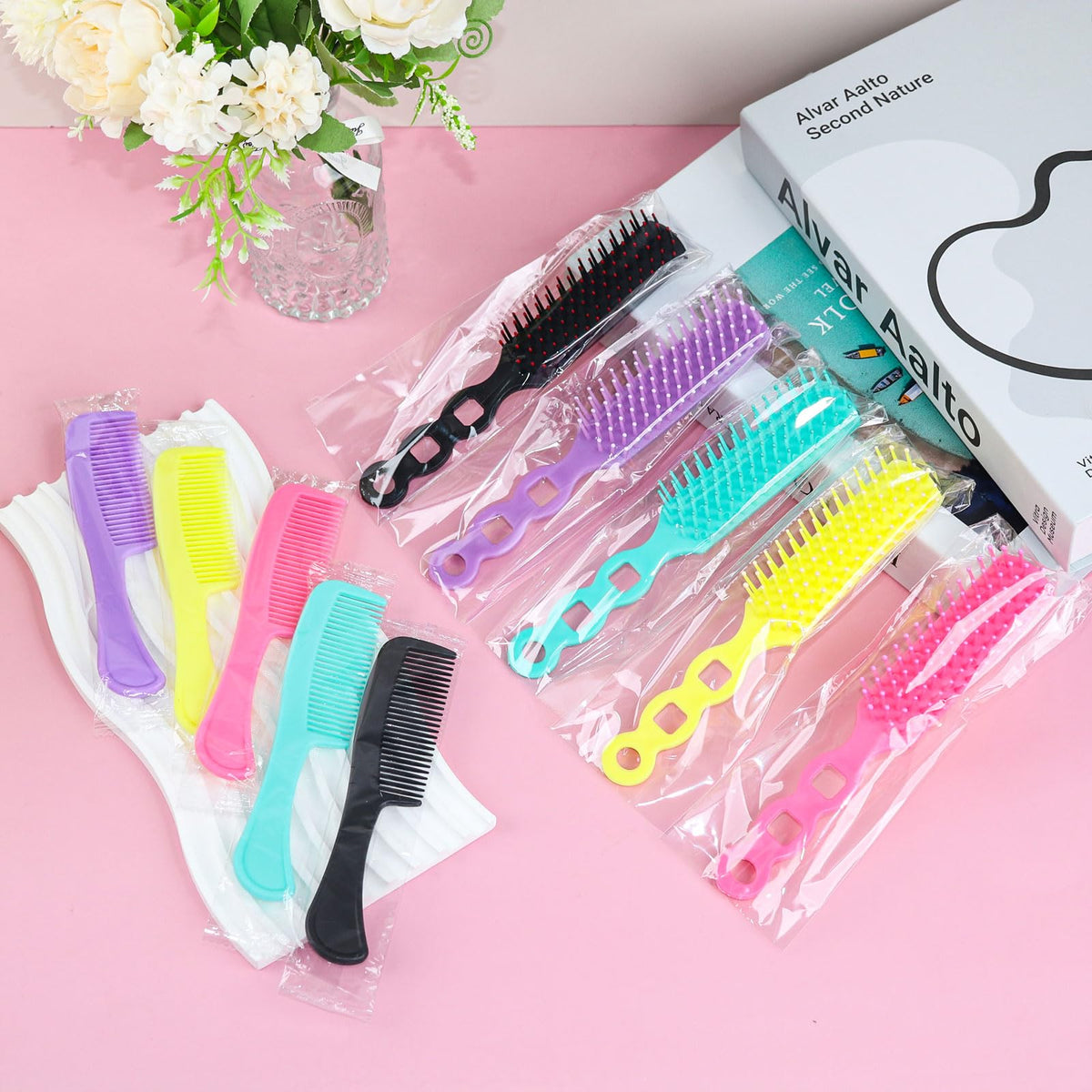 Skourvut travel combs bulk in 25 pieces for on-the-go detangling.