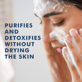 Skyn ICELAND Face Wash ingredients label emphasizes white willow bark benefits.
