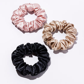 Detail of 22-momme Mulberry silk in the SLIP scrunchie.