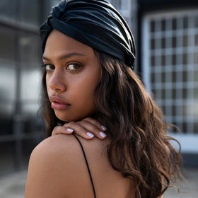 SLIP Pure Silk Turban Black hair-care use reduces friction and frizz for hair safety.