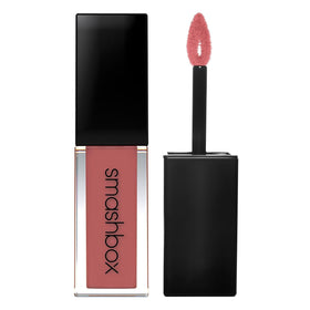 On-lips shot shows Babe Alert shade with weightless comfort.