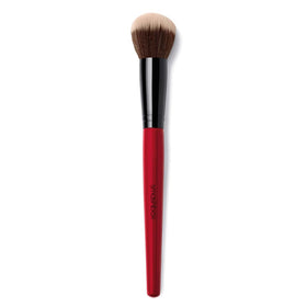 Smashbox Blurring Foundation Brush delivers a natural finish across creams, liquids, and powders.
