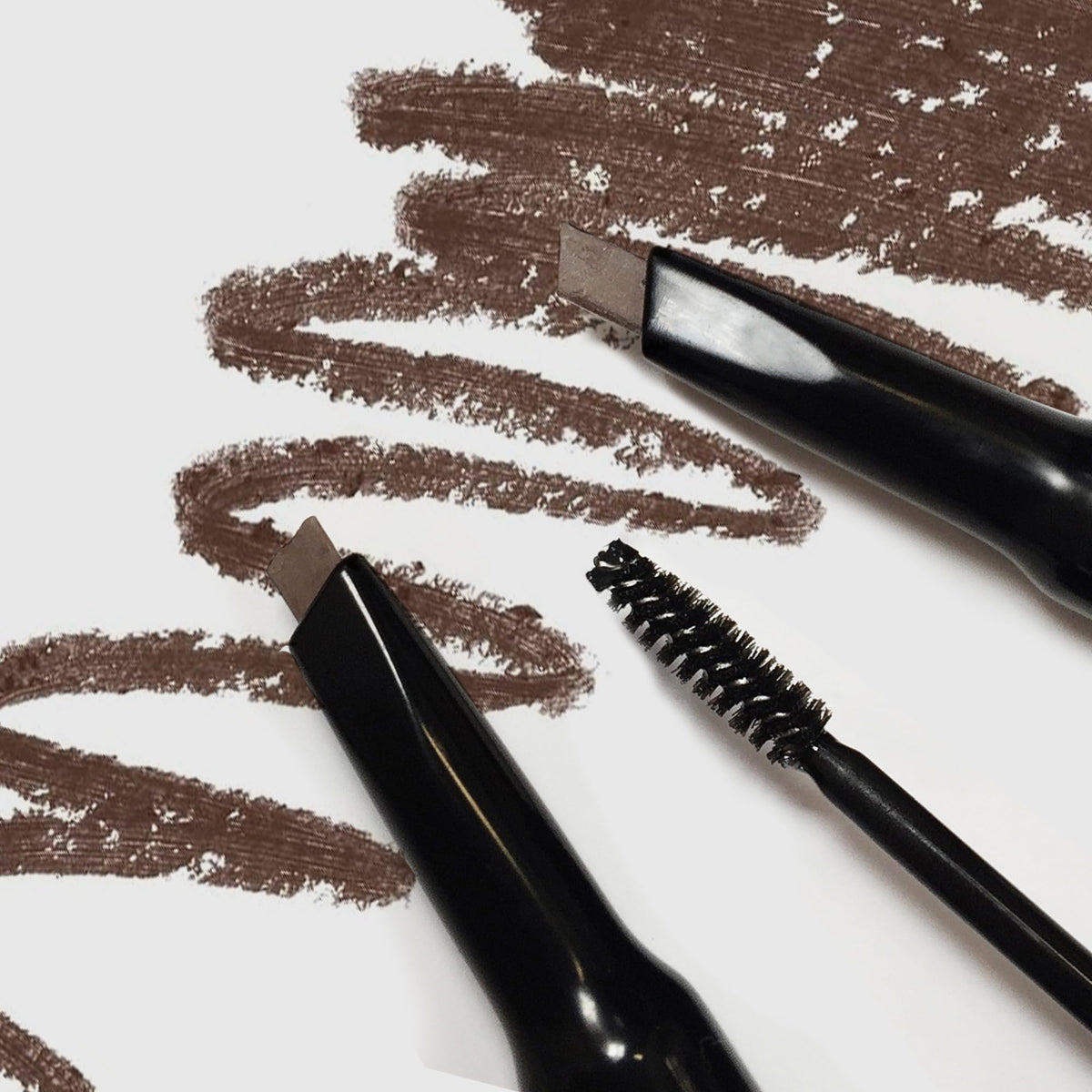 Waterproof formula resists sweat for long wear with Smashbox Brow Tech.