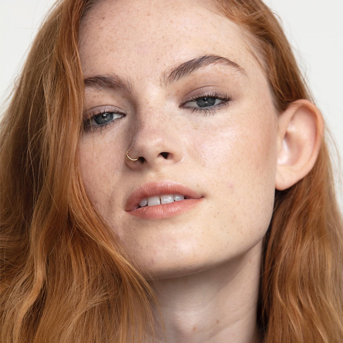 Smashbox Halo fair shade swatch displaying natural, light-to-medium coverage.