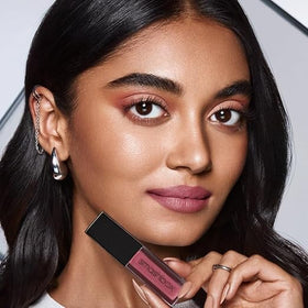 Smashbox close-up shows soft, comfortable finish that lasts hours