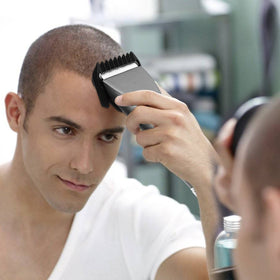 Sminiker titanium-ceramic blade delivers durable, sharp performance for even fades.