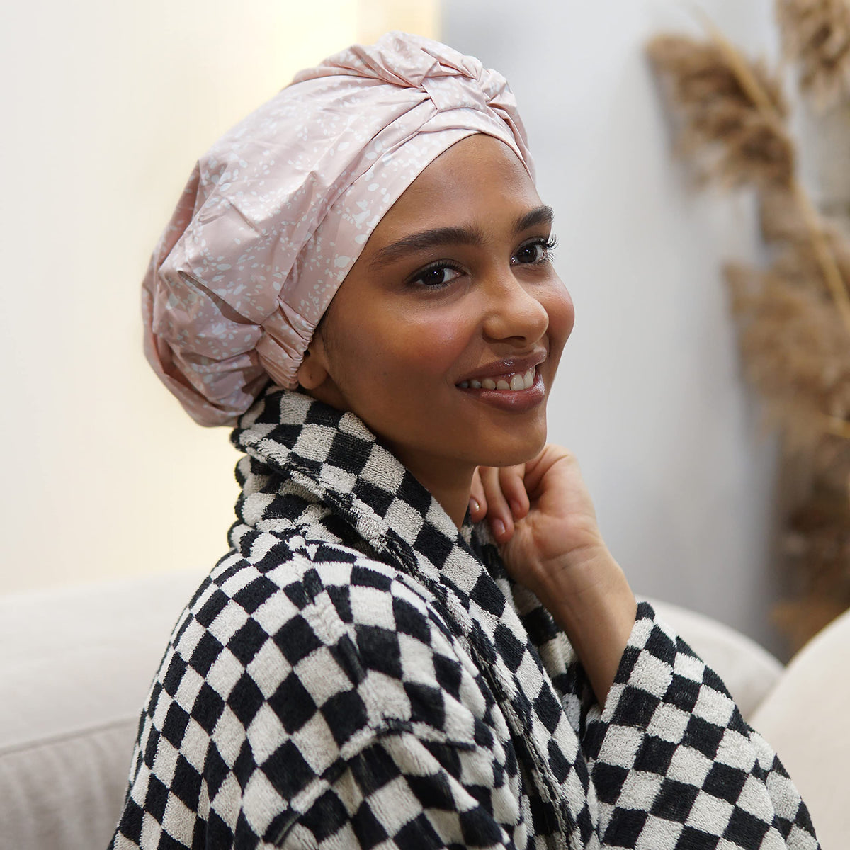 SMPL Objects cap features a nonslip interior to prevent sliding while washing hair.