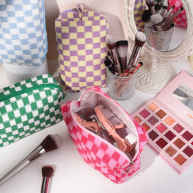 SOIDRAM checkered makeup bag green helps keep cosmetics neatly organized on the move