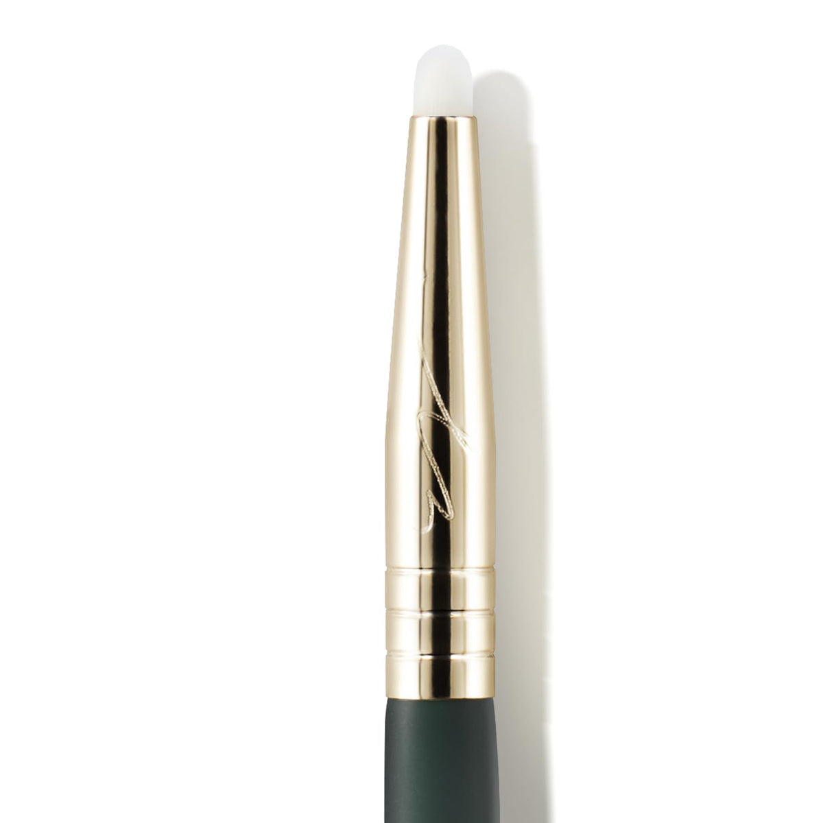 SOO ADOR okhee under-eye brush applying pearl shadow near tear duct
