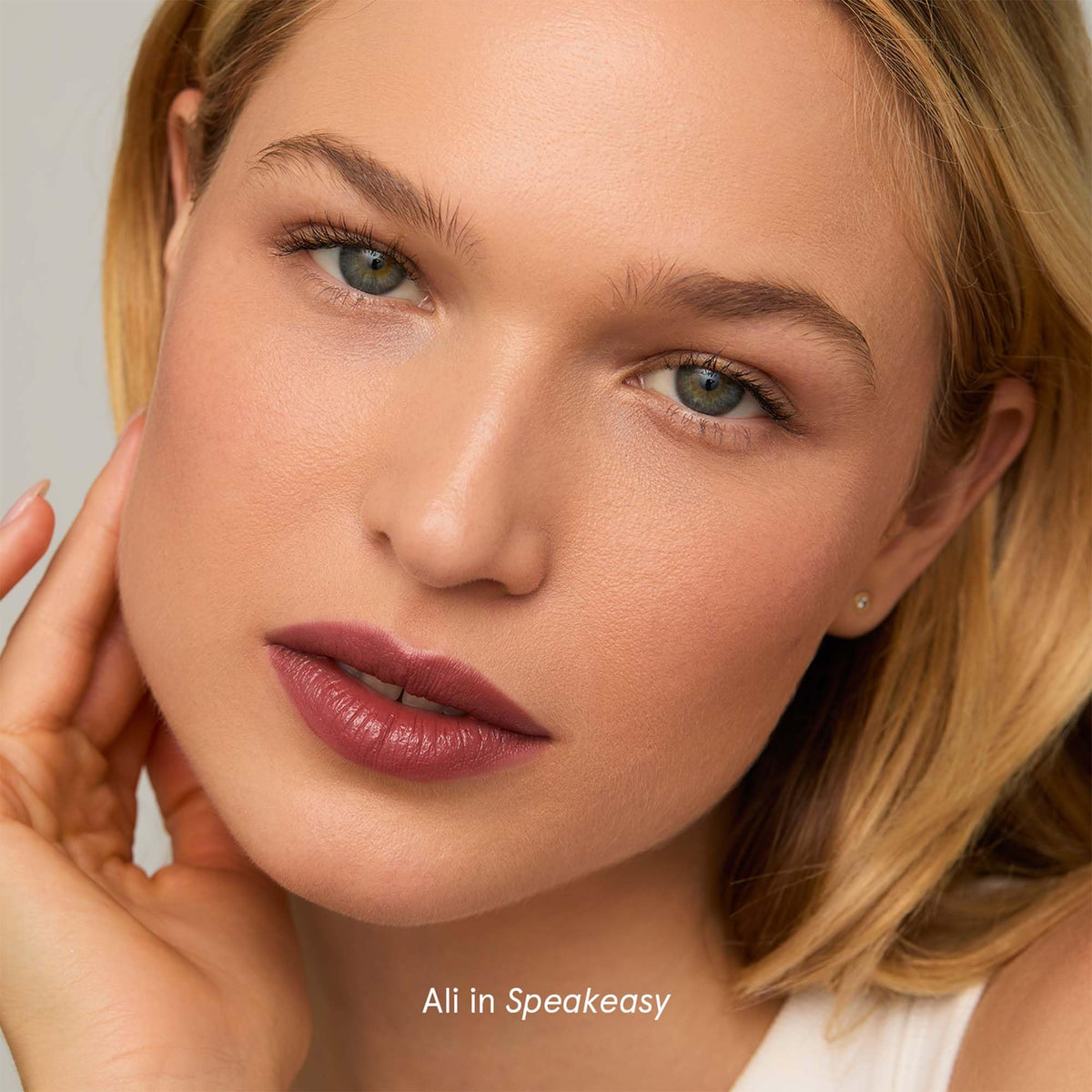SOSHE Lip Silk glide-on application for everyday wear
