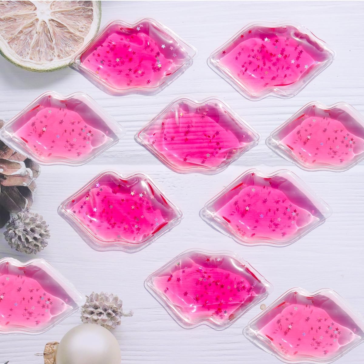 Soulagers compact lip cooling pack: easy storage and use.