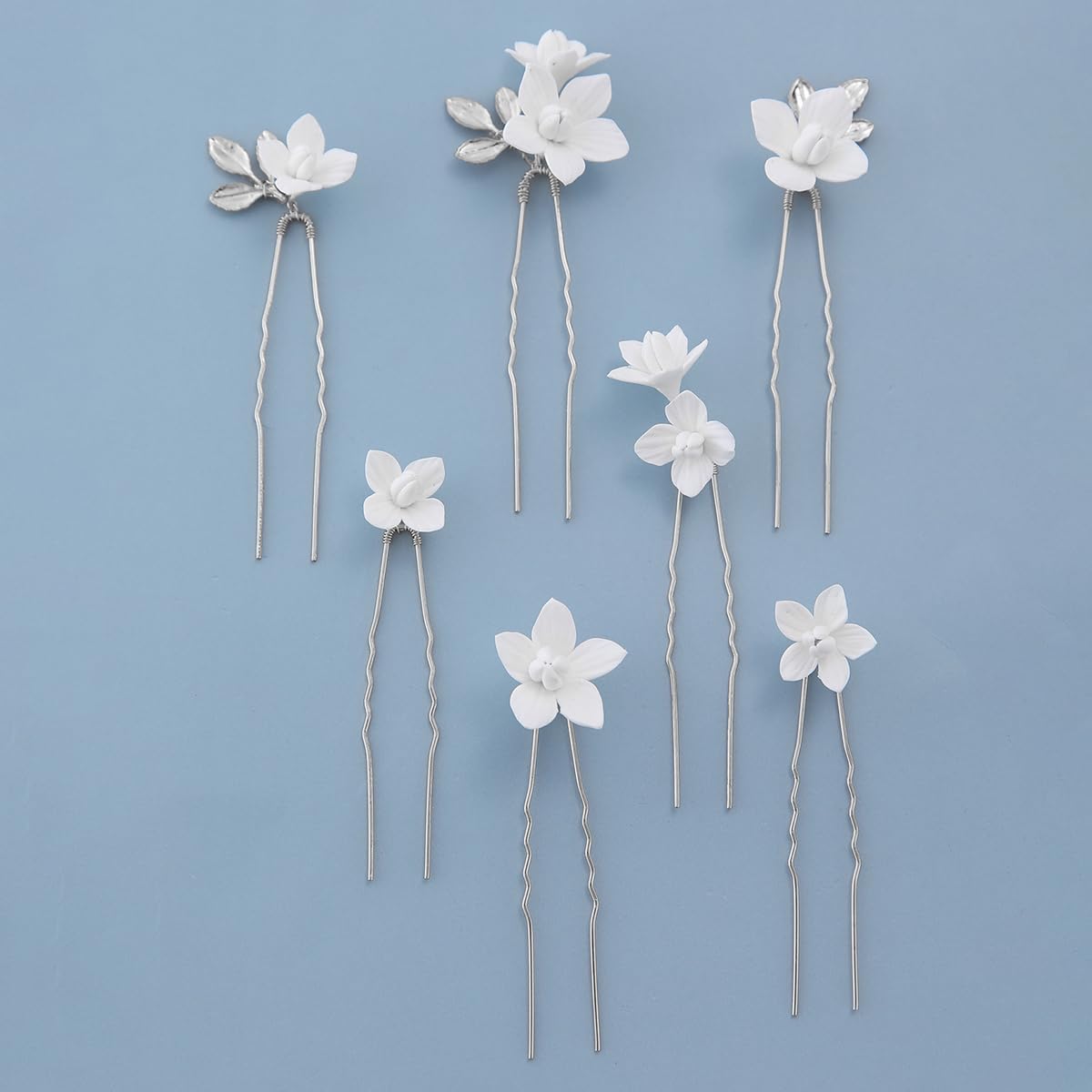 Soulshow wedding hair clip with white flower, adds vintage charm to bridesmaids hairstyles.