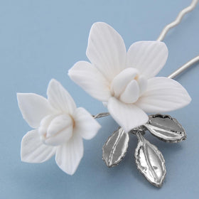 Soulshow handmade bridal hair accessory highlighting delicate petals for classic looks.