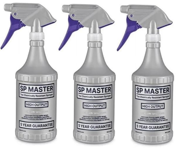 SP Master 32 oz spray bottle with high-output nozzle for efficient cleaning tasks
