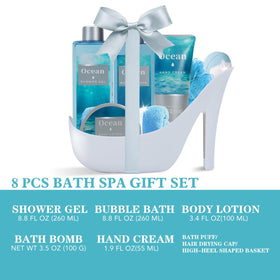 Spa Luxetique Ocean Breeze shower gel in aqua tote for refreshing mornings