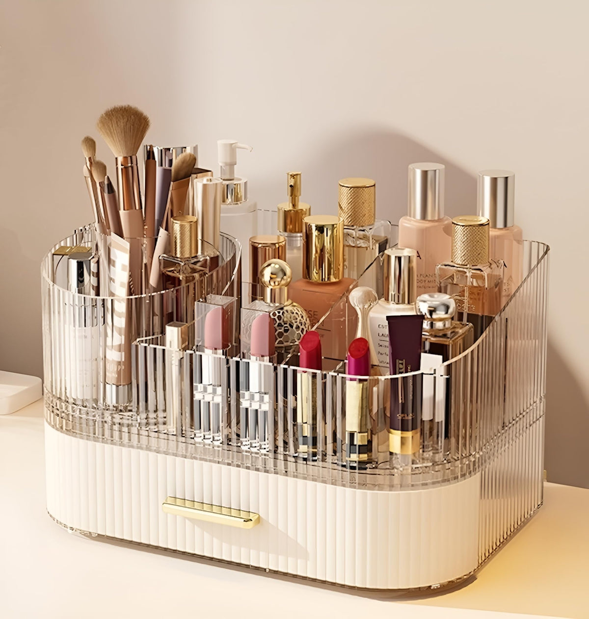 SpaceLuxe makeup organizer with 360° rotating brush holder for easy access to brushes