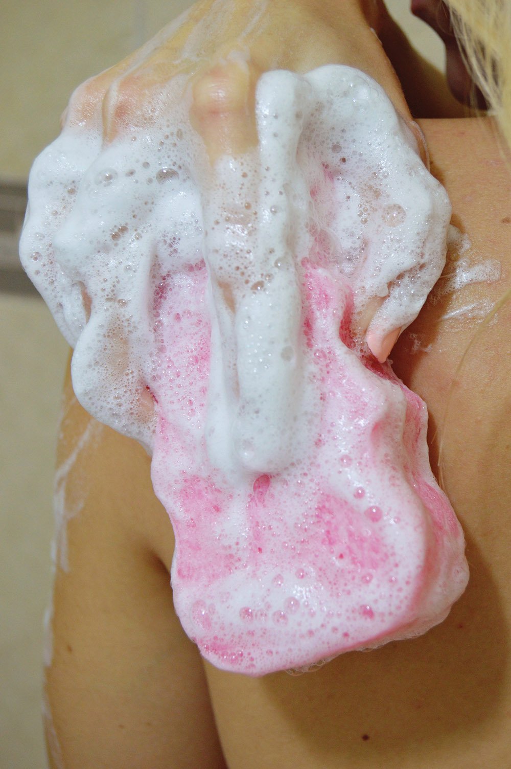 Spongeables Sweet Grapefruit sponge with Vitamin E nourishes during use.