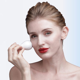 Sporful eye-area cooling application helps refresh tired eyes and reduce puffiness.