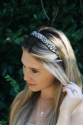 SqHair top-edge rounded design sits softly on the head.