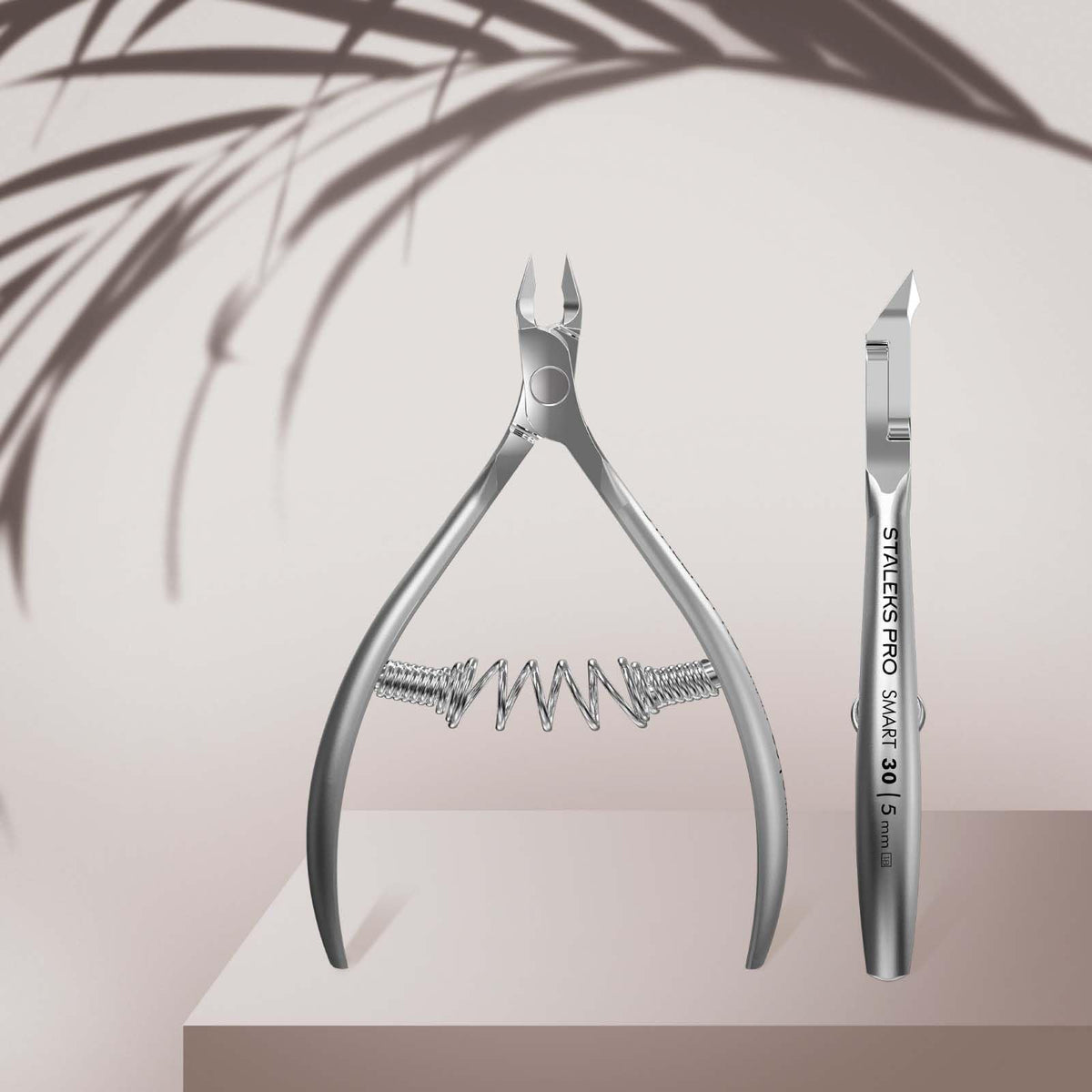 Staleks Pro SMART 30 short rounded handles provide ergonomic comfort and control.