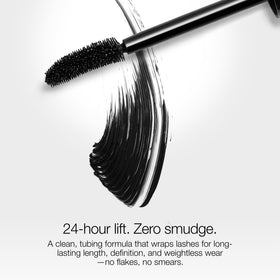Stila Made-U-Lash packaging highlighting nourishing formula and tube-wear design.