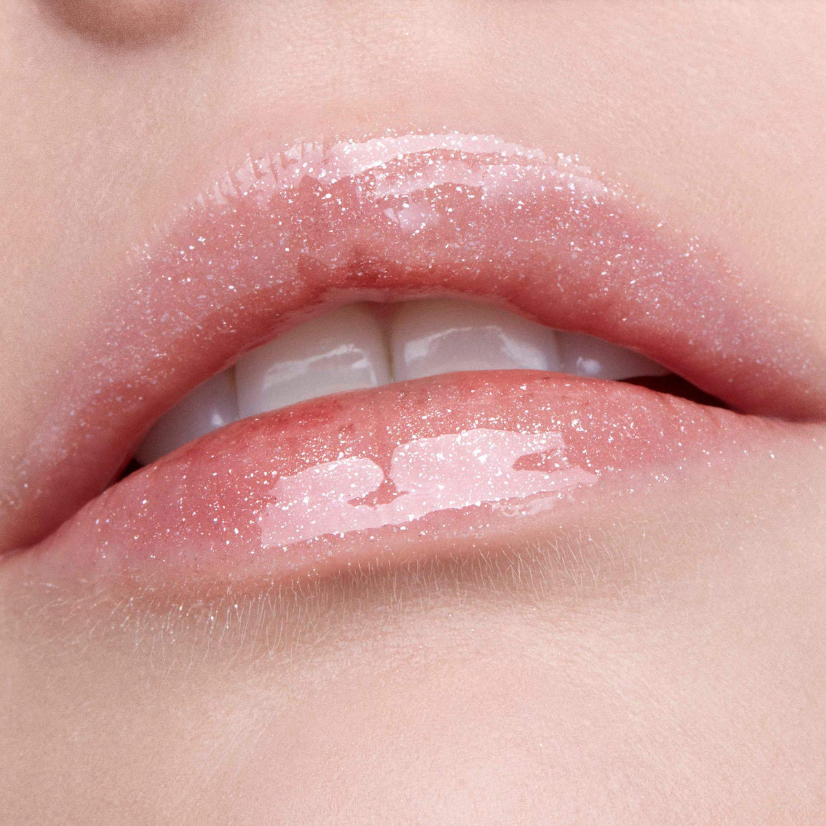 Stila Plumping Lip Glaze Kitten swatch highlights gloss, color, and shine