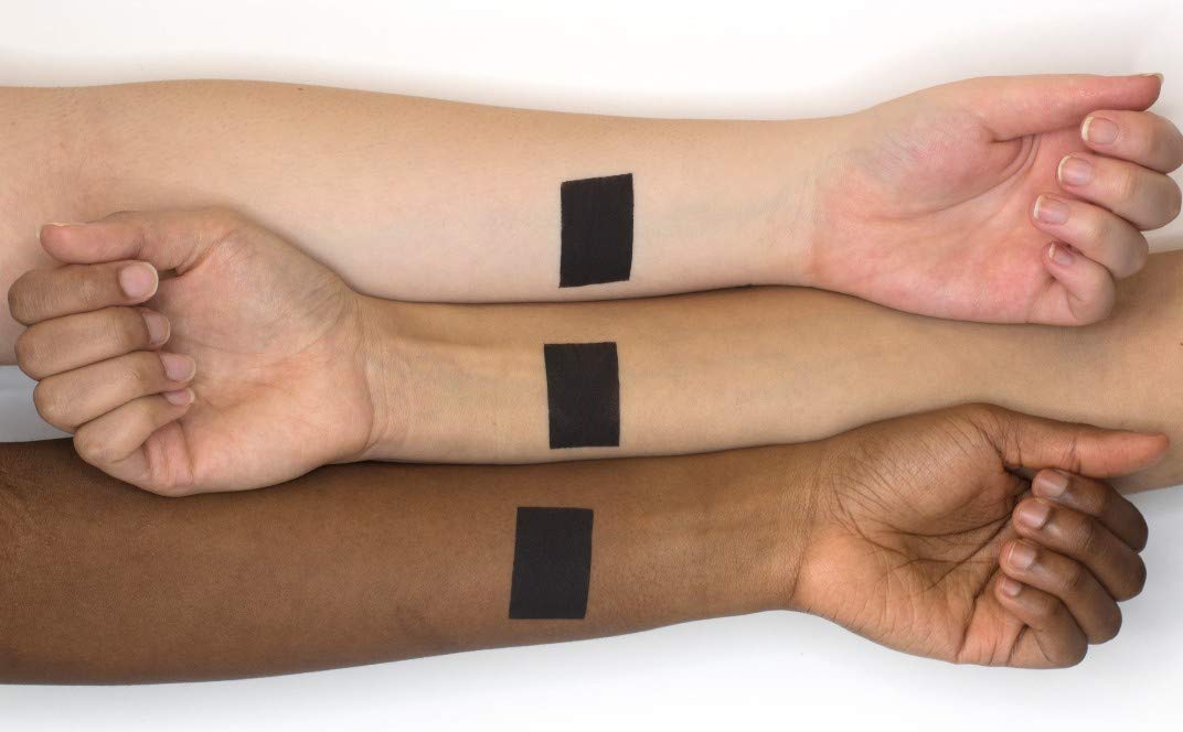stila Smudge Pot application demo with a liner brush for precise lines