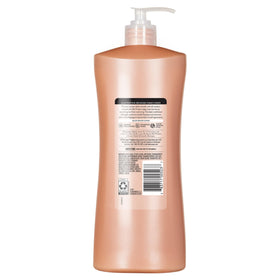 Flyaway control demonstrated by Suave Sleek & Smooth conditioner on sleek hair