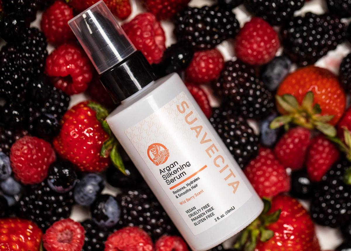 Suavecita Argan Silkening Serum dropper applying on hair for smooth moisture.