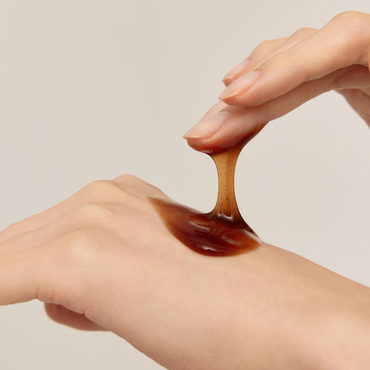Sulwhasoo Clarifying Mask application on face showing peel-off impurities removal.