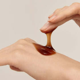 Sulwhasoo Clarifying Mask application on face showing peel-off impurities removal.