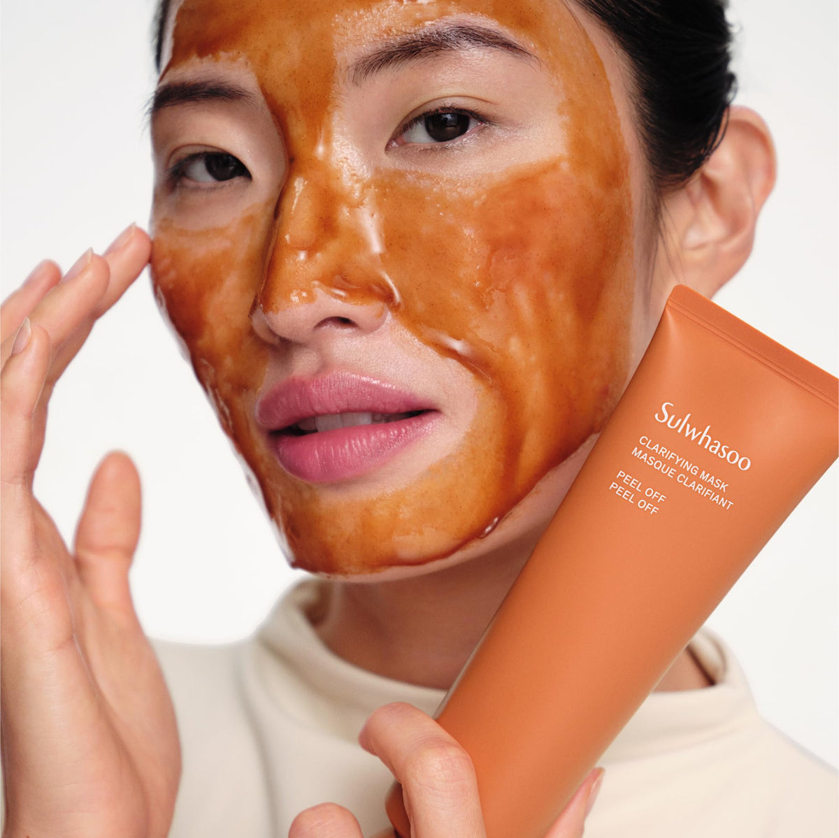 Sulwhasoo Clarifying Mask dry-down close-up highlighting antioxidant-rich formula.