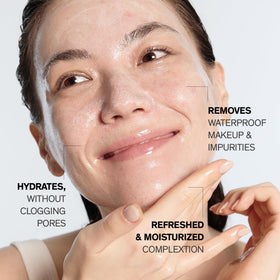 Sulwhasoo Gentle Cleansing Oil texture-silky showing smooth, lightweight hydration during cleansing