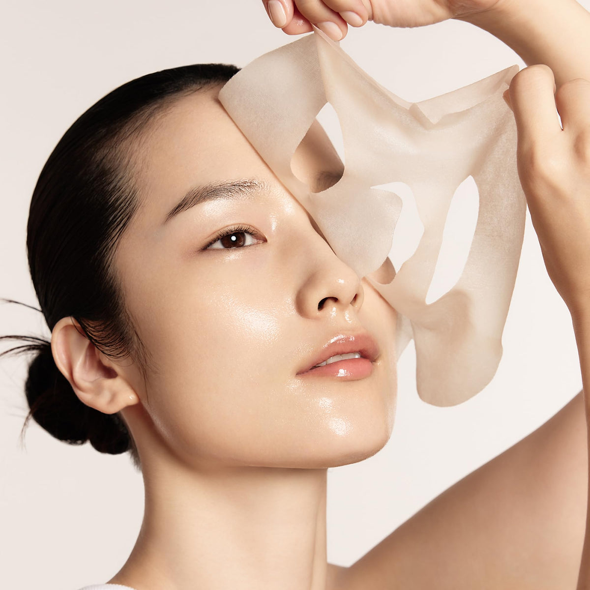 Sulwhasoo Master Complex herbal blend supports skin vitality and resilience.