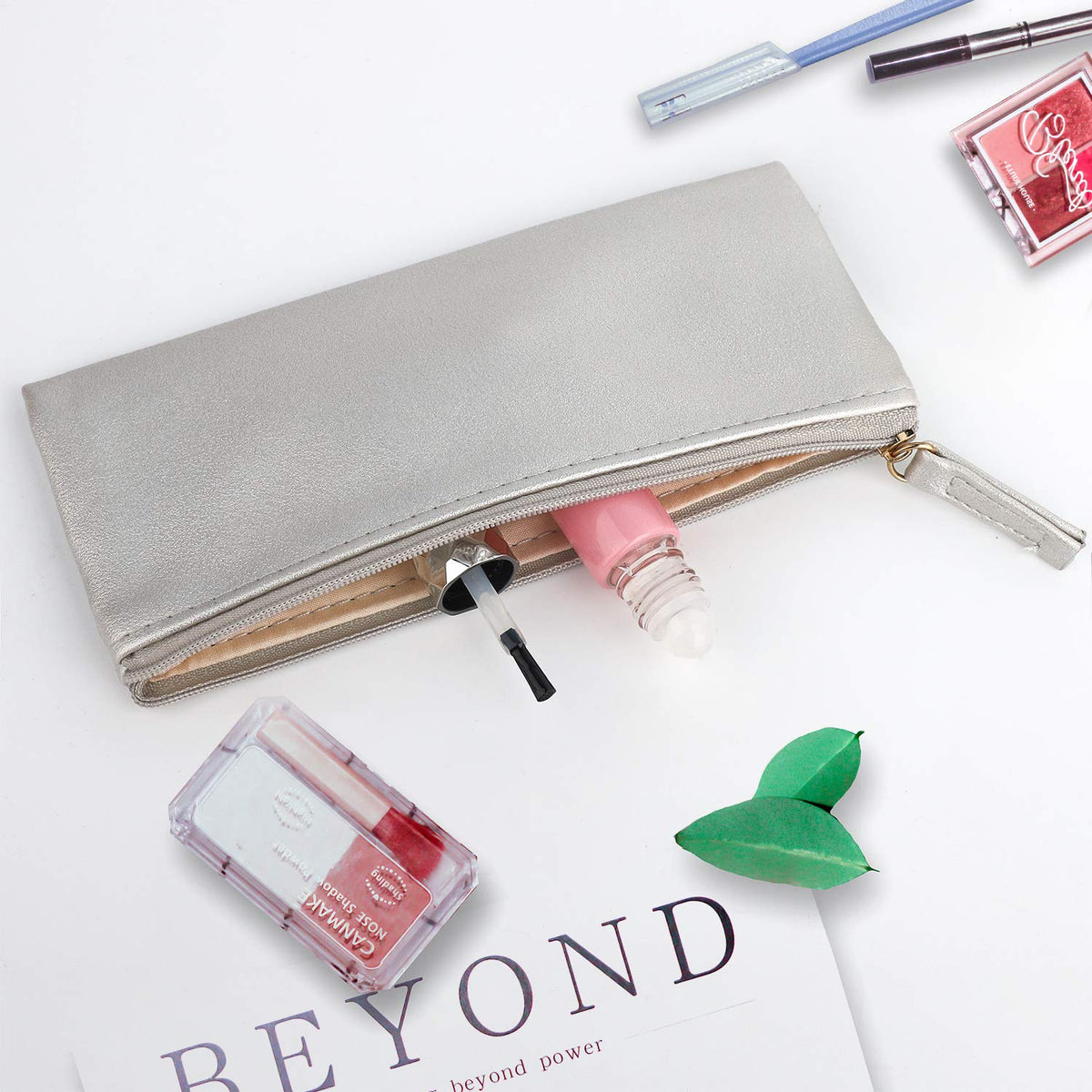 SumDirect PU leather easy-clean material keeps contents tidy.
