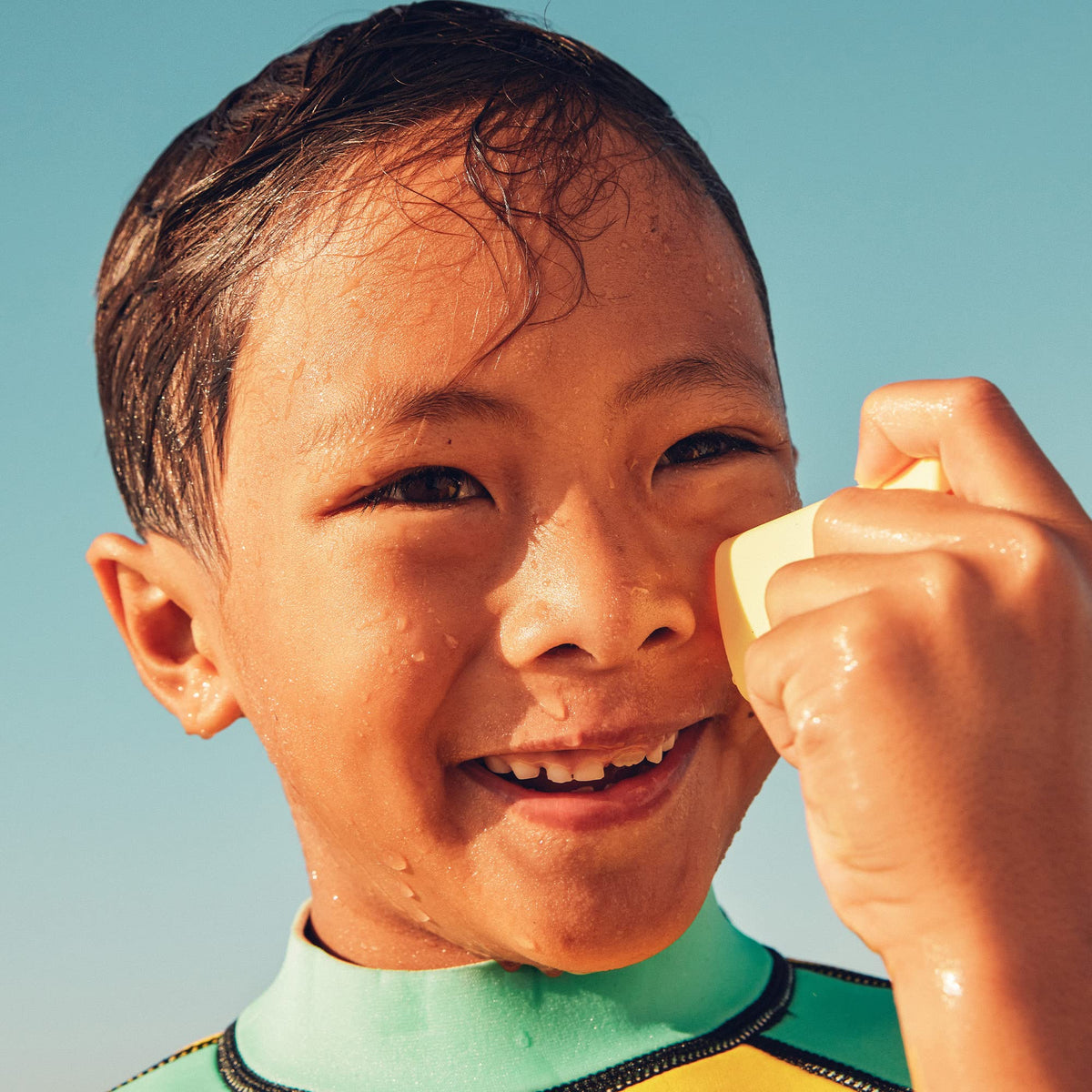 Sun Bum Kids SPF 50 Clear Face Stick provides water resistance for swimming and sweating.