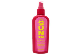 Sun-In Tropical Breeze application spray demonstrates sun- or heat-activated lightening.