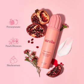 Sundae Whipped Shower Foam Kakadu Plum imagery, highlighting nutrient-rich ingredients.