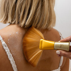 SunFX finishing brush works with bronzing, setting, and finishing powders.