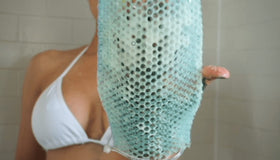 Supracor Stimulite bath mitt quick-dry travel-friendly design for on-the-go cleansing.