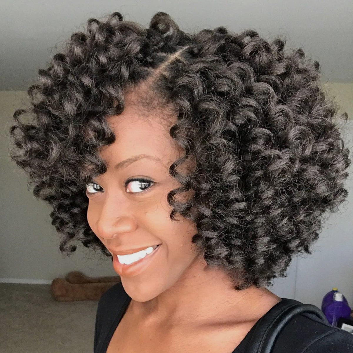 Svolna Synthetic Crochet Hair 8in texture closeup in 1B for smooth movement.