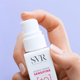 SVR Sensifine Hydra Cream applied on skin, soothing hydration for sensitive skin.