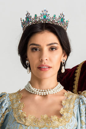 SWEETV baroque-tiara green ensemble adds vintage charm to events.
