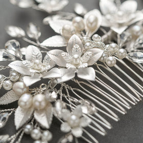 SWEETV bridal party clip suits bridesmaids with a delicate flower motif
