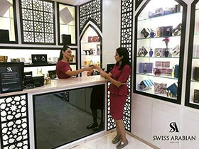 Swiss Arabian Rasheeqa perfume oil application offers easy dab on use