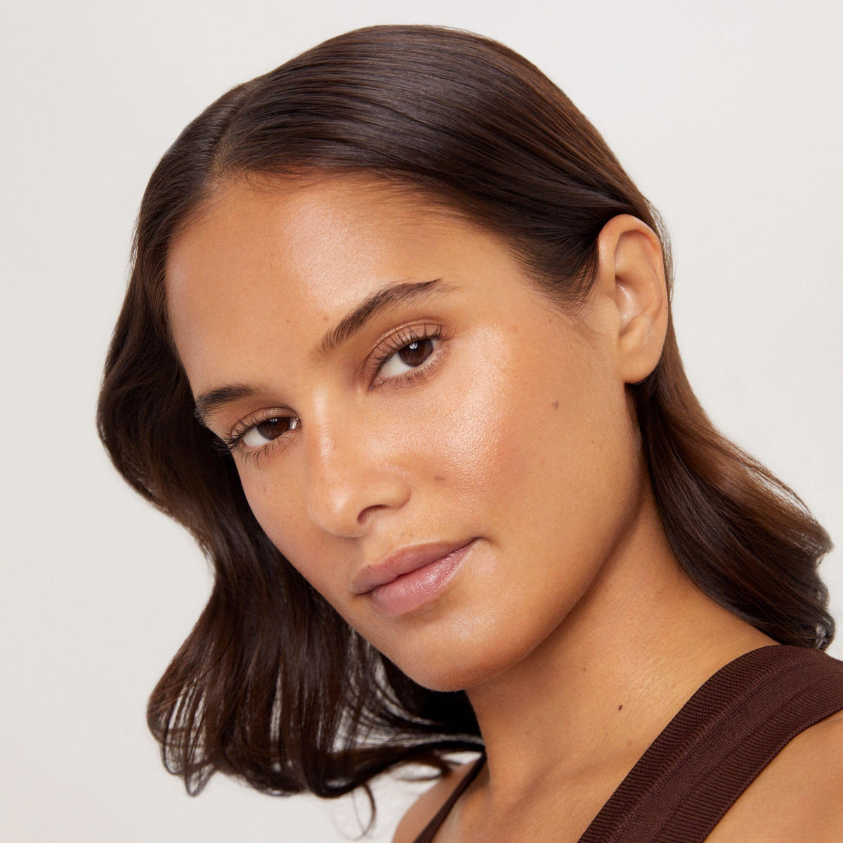 Tan-Luxe The Illuminator bottle feature no-tan-smell claim for fragrance-free experience.