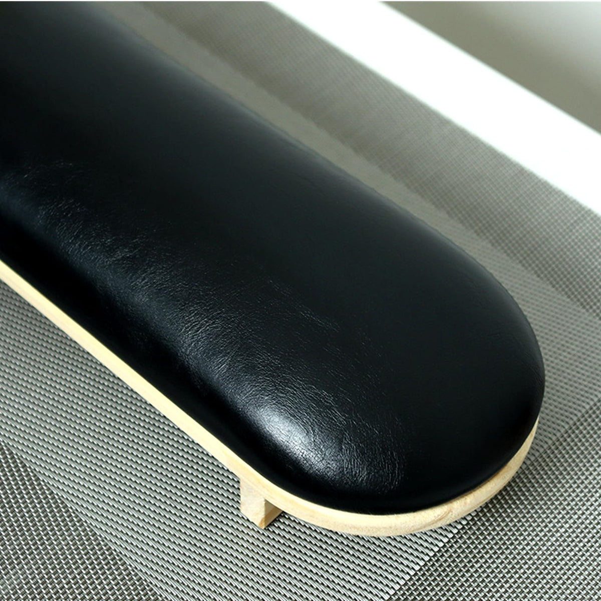 TANG SONG sponge cushion close-up, soft feel and easy cleaning.