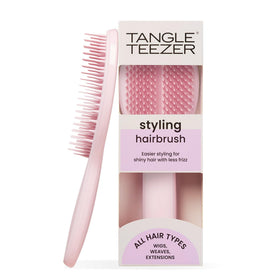 Tangle Teezer Ultimate Styler for dry styling delivers smooth, voluminous finishes.