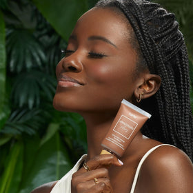 Graphic of poreless technology highlighting minimized pores with tarte foundation.