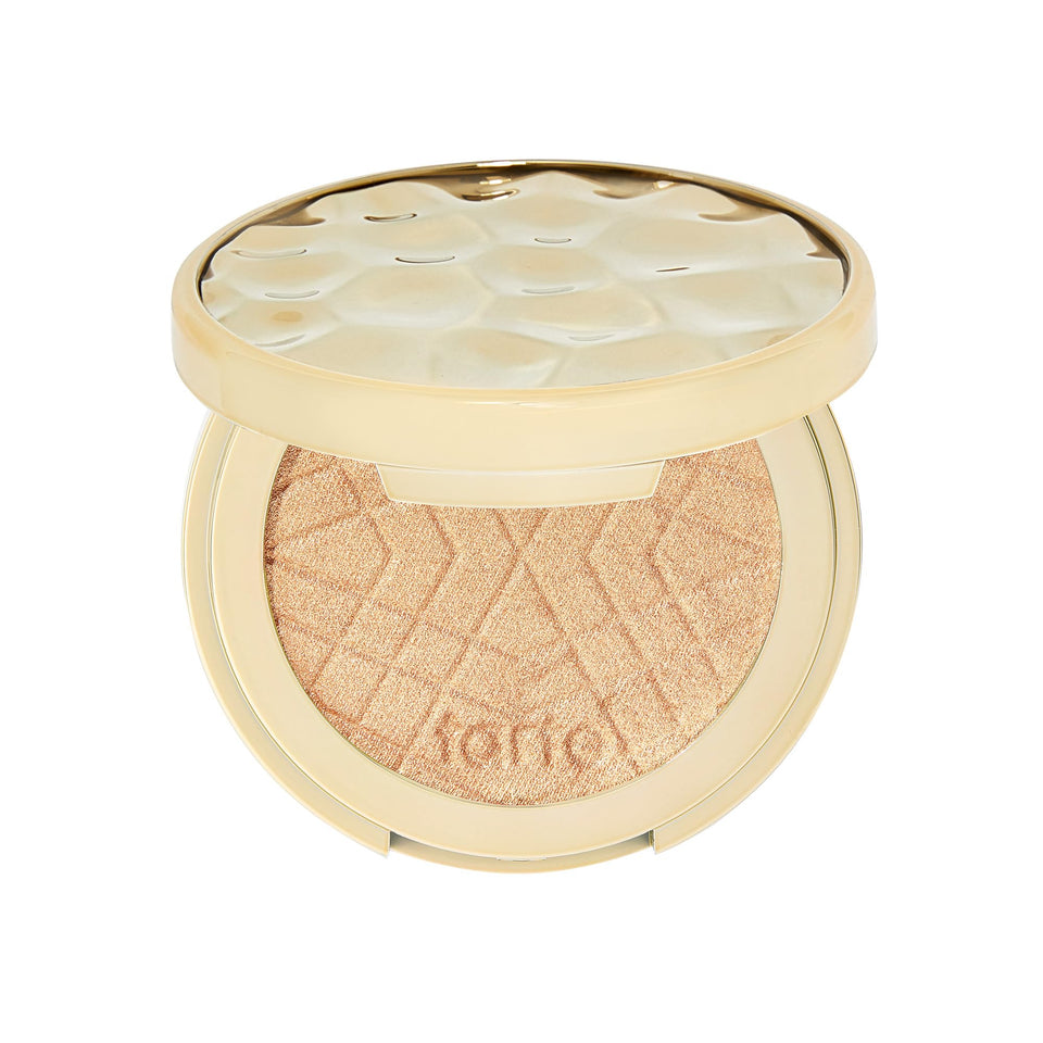 tarte Amazonian Clay Shimmering Light highlighter compact adds natural radiance to the cheekbone